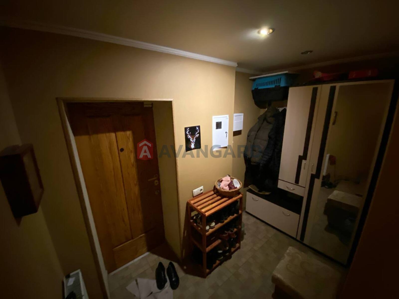 3 ��. ��������, 93,44/32,2/28,4 ��. �., 6/13 ������ ���� 8