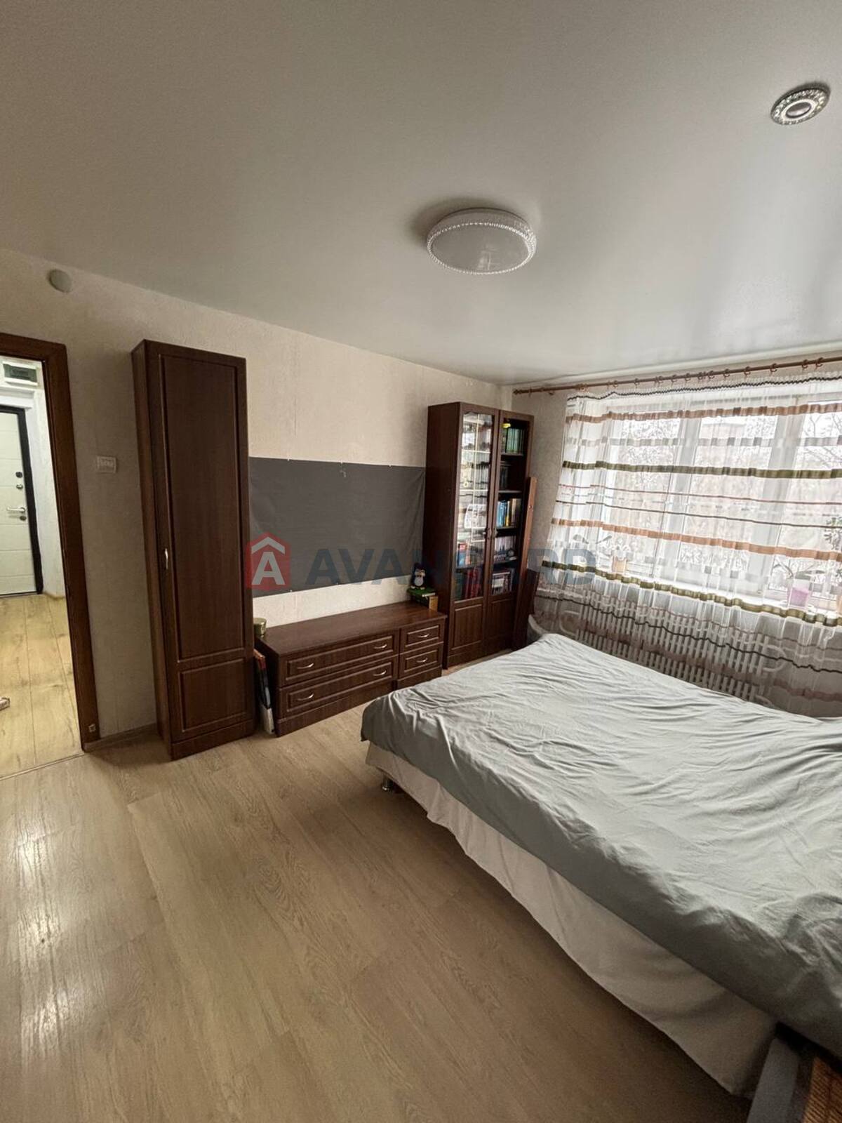 3 ����. ��������, 66/42/10 ��. �., 5/5 ���� ���� 18