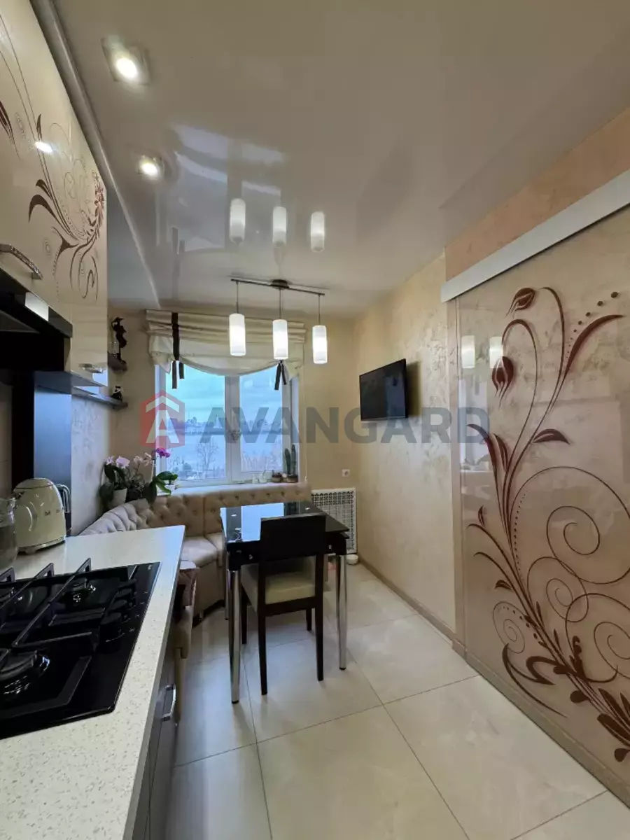 4 ��. ��������, 104/-/- ��. �., 7/9 ������ ���� 6