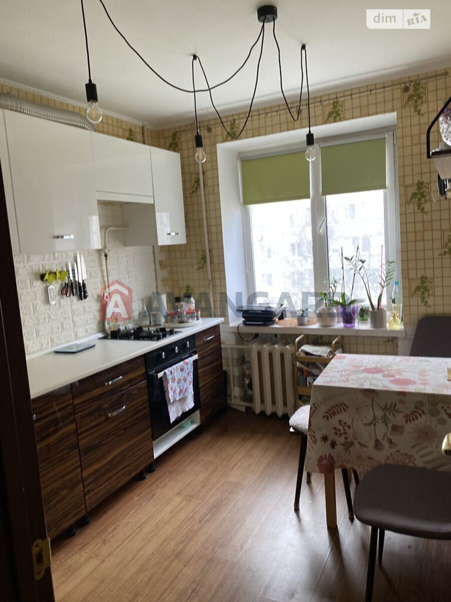 1 ��. ��������, 38/18/7 ��. �., 5/9 ������ ���� 5