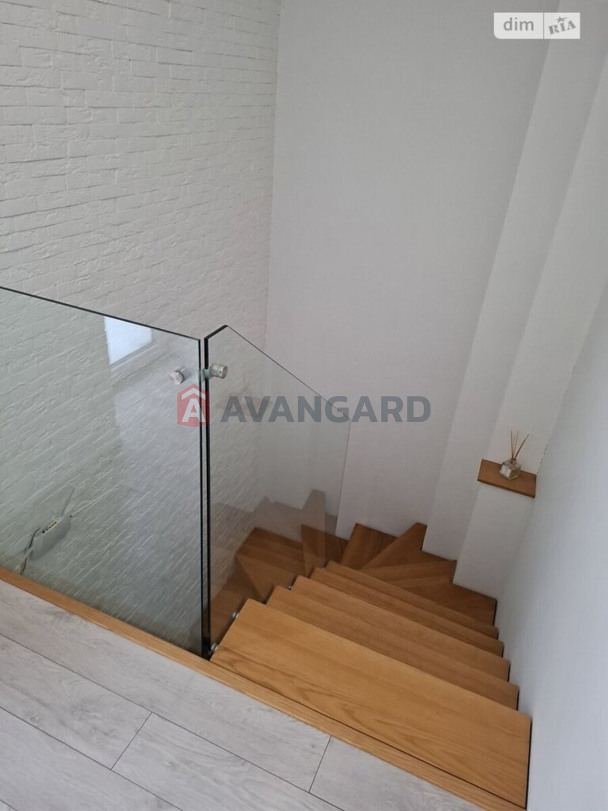 2 ��. ��������, 86/60/20 ��. �., 10/11 ������ ���� 7