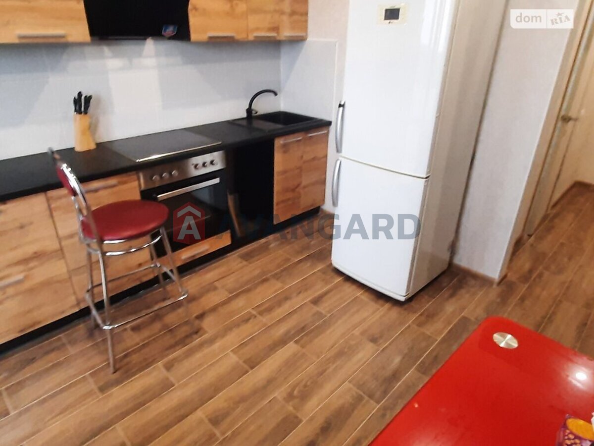 1 ��. ��������, 37/26/8 ��. �., 2/14 ������ ���� 10