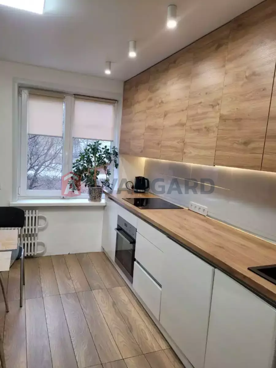 3 ����. ��������, 70/42/10 ��. �., 4/12 ���� ���� 3