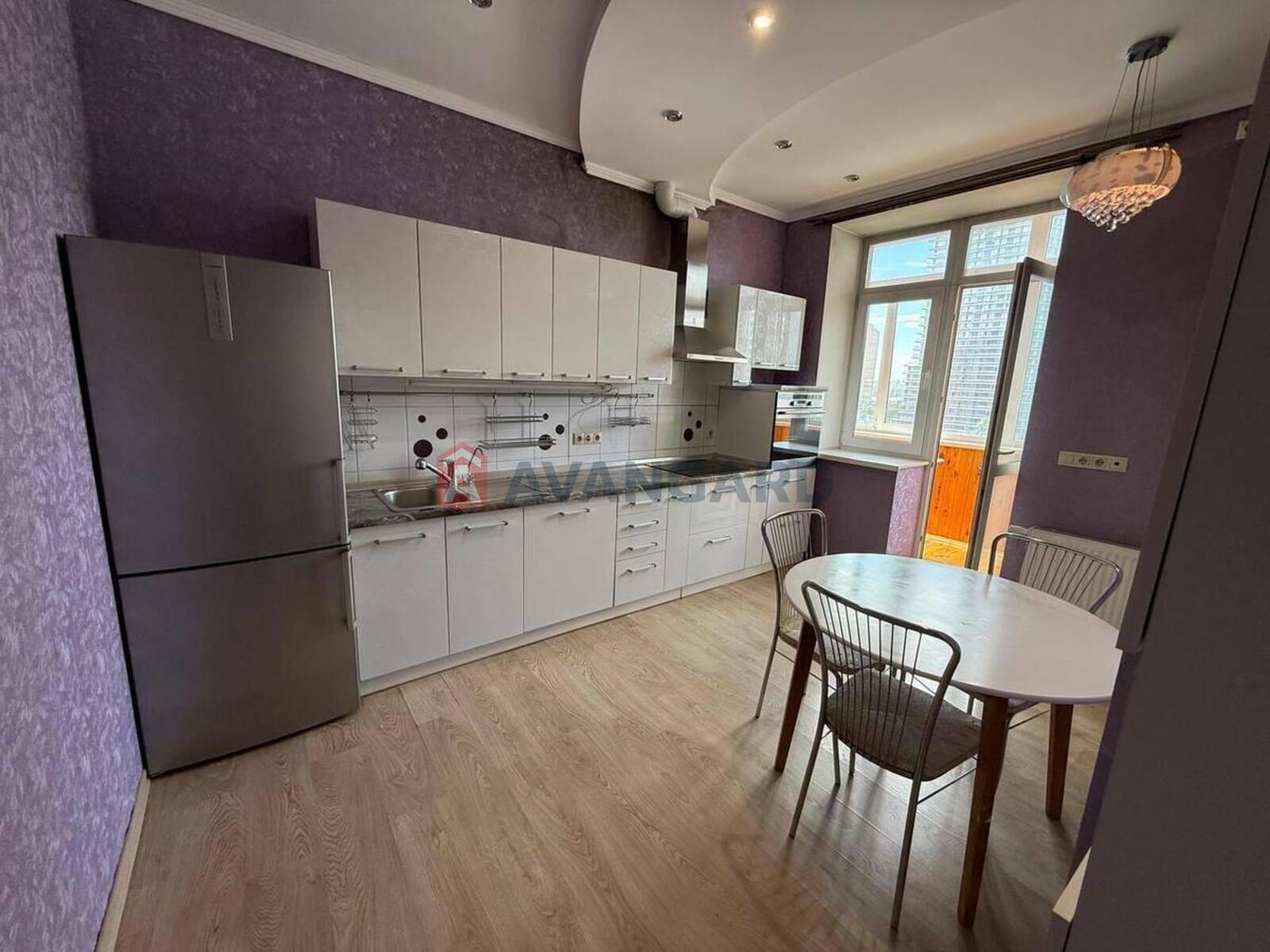 3 ��. ��������, 132/68/14 ��. �., 10/25 ������ ���� 2