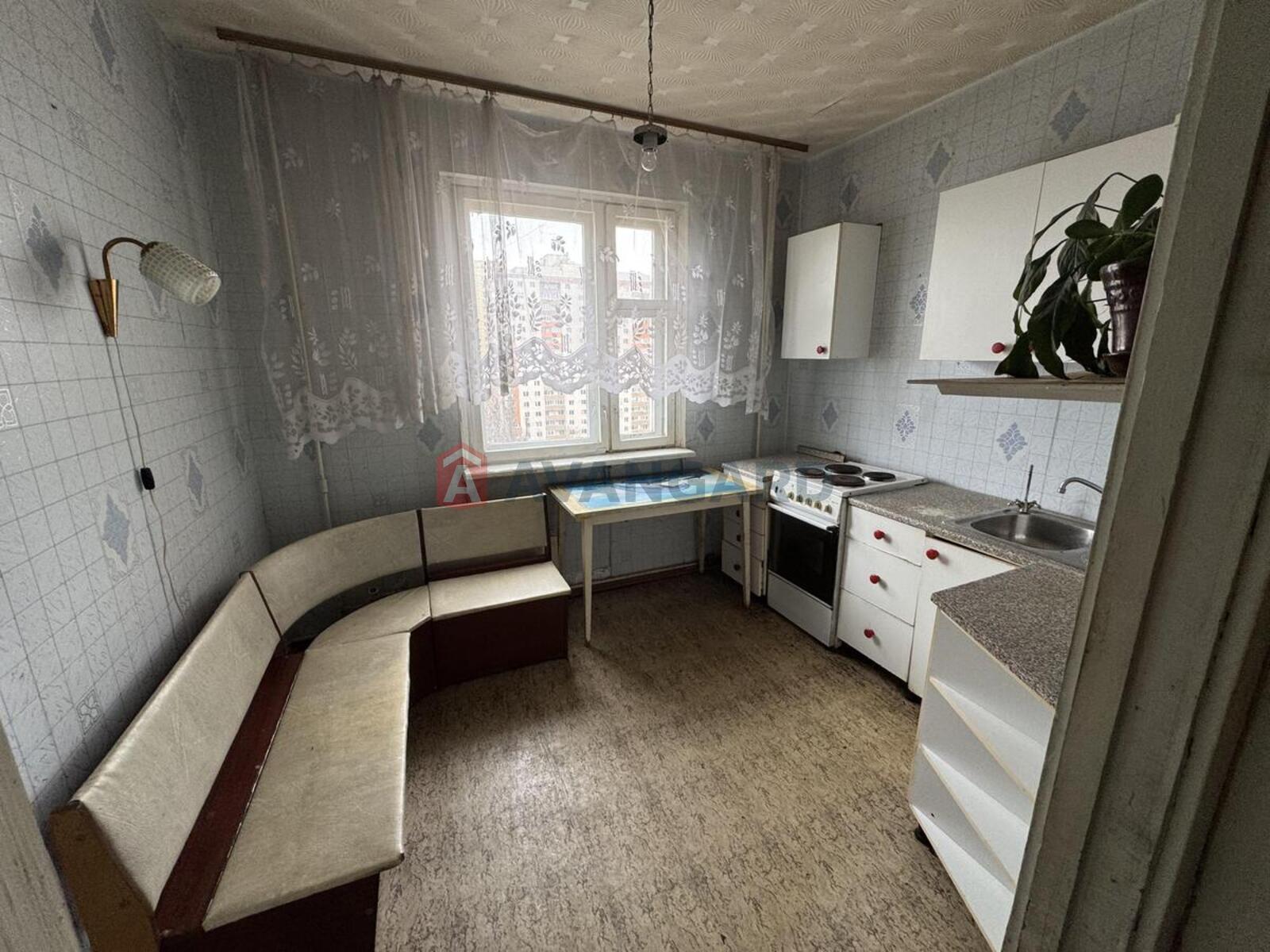 3 ����. ��������, 71/41/8 ��. �., 11/12 ���� ���� 2