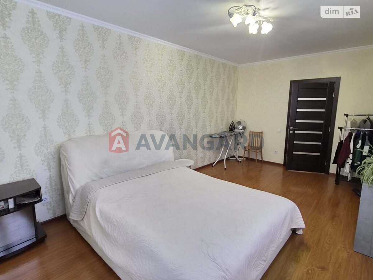 2 ��. ��������, 92/60/20 ��. �., 3/9 ������ ���� 14