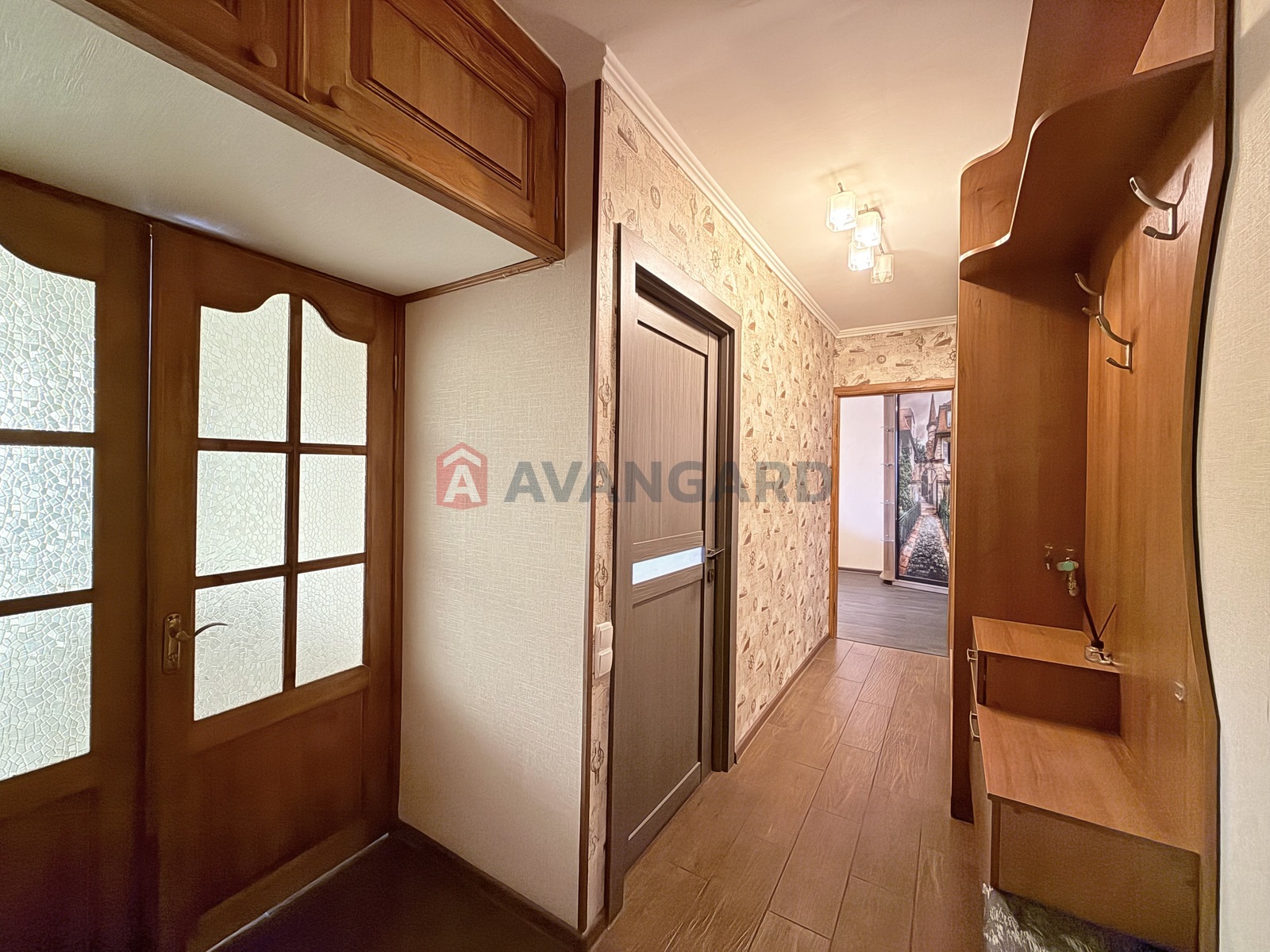 3 ����. ��������, 69,8/-/9,5 ��. �., 6/9 ���� ���� 6