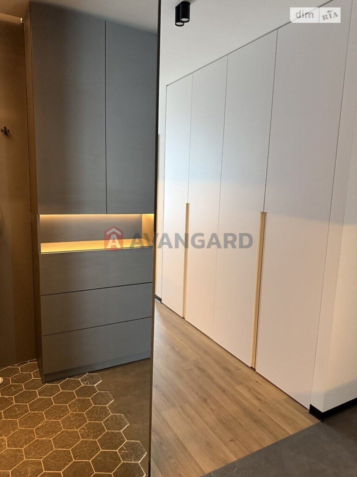 1 ��. ��������, 53/53/6 ��. �., 3/10 ������ ���� 8