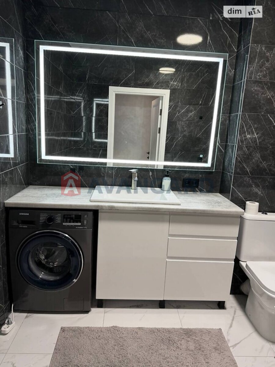 3 ��. ��������, 91/57/18 ��. �., 9/9 ������ ���� 14