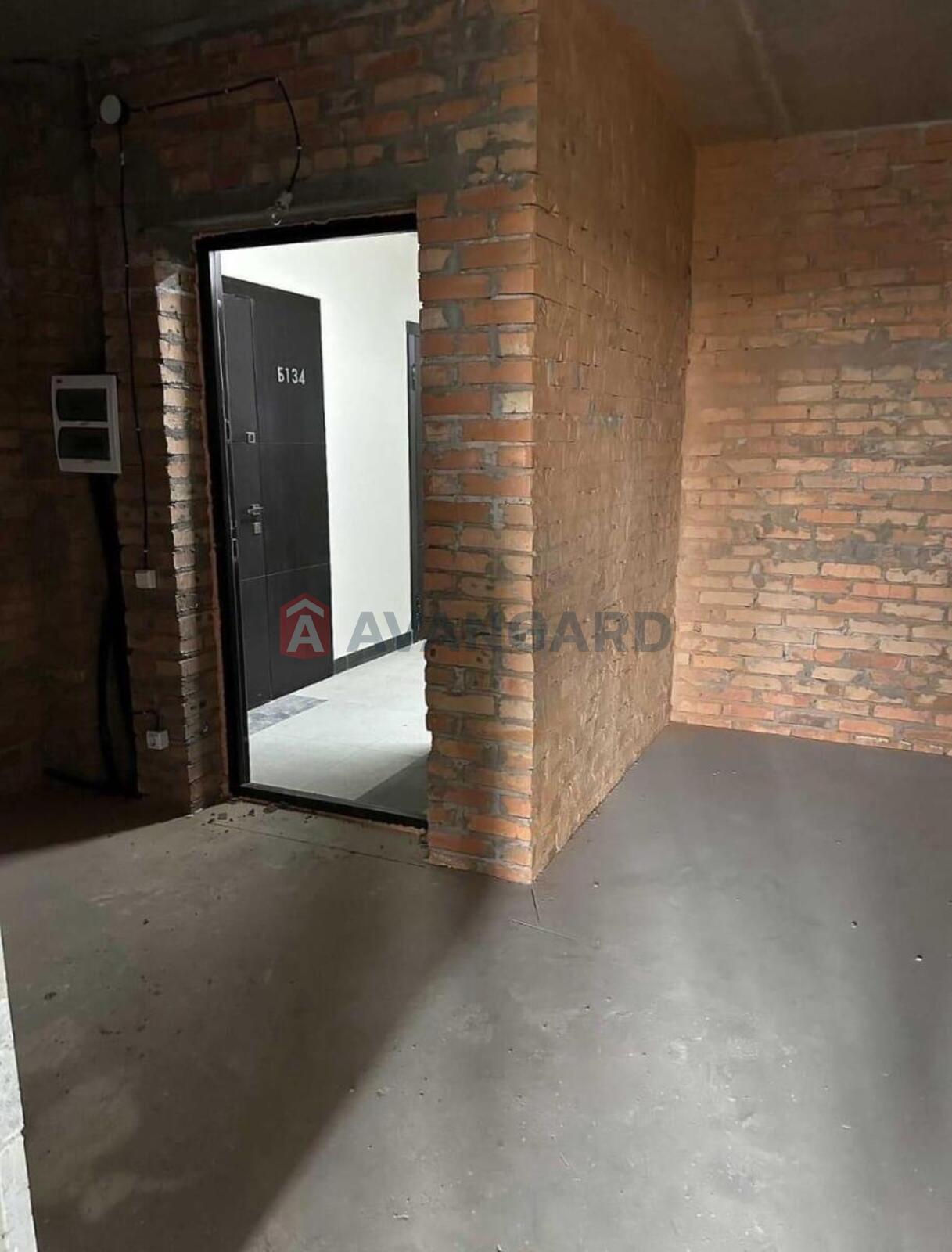 3 ��. ��������, 81/63/18 ��. �., 22/26 ������ ���� 2