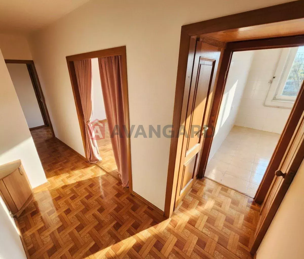 3 ��. ��������, 68/38/8 ��. �., 7/9 ������ ���� 3