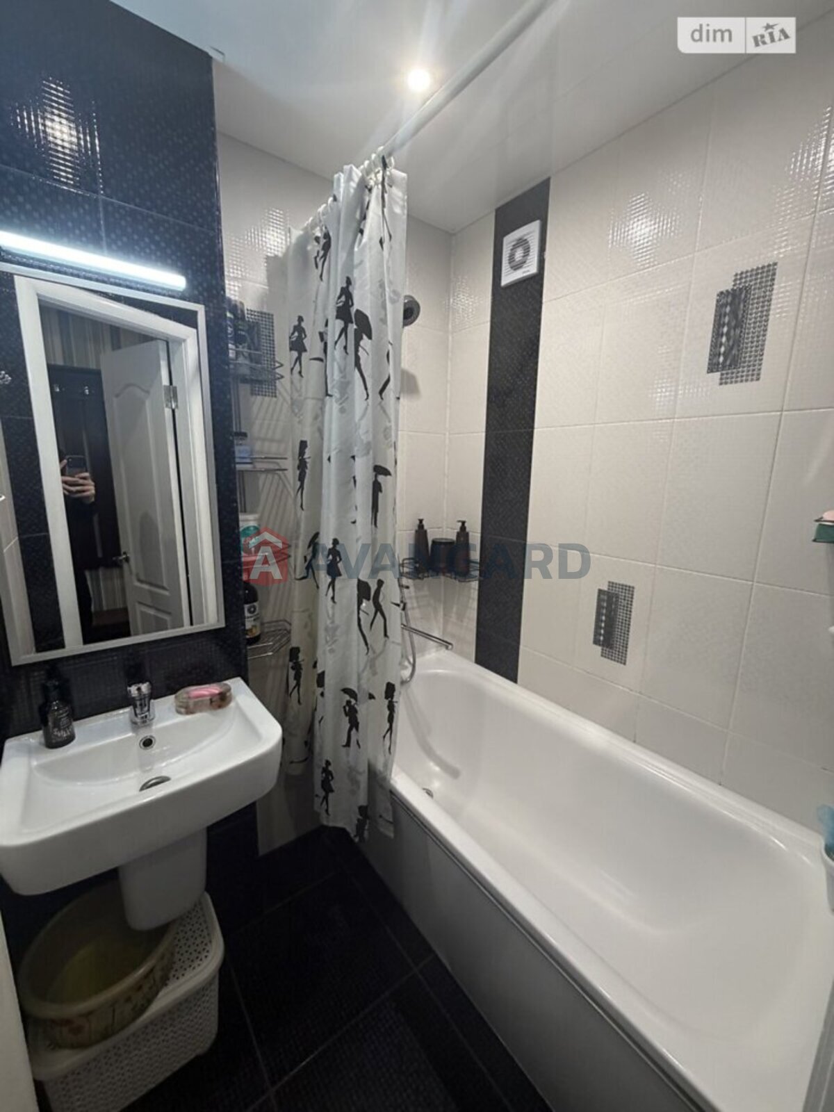 3 ����. ��������, 74/-/- ��. �., 2/4 ���� ���� 4