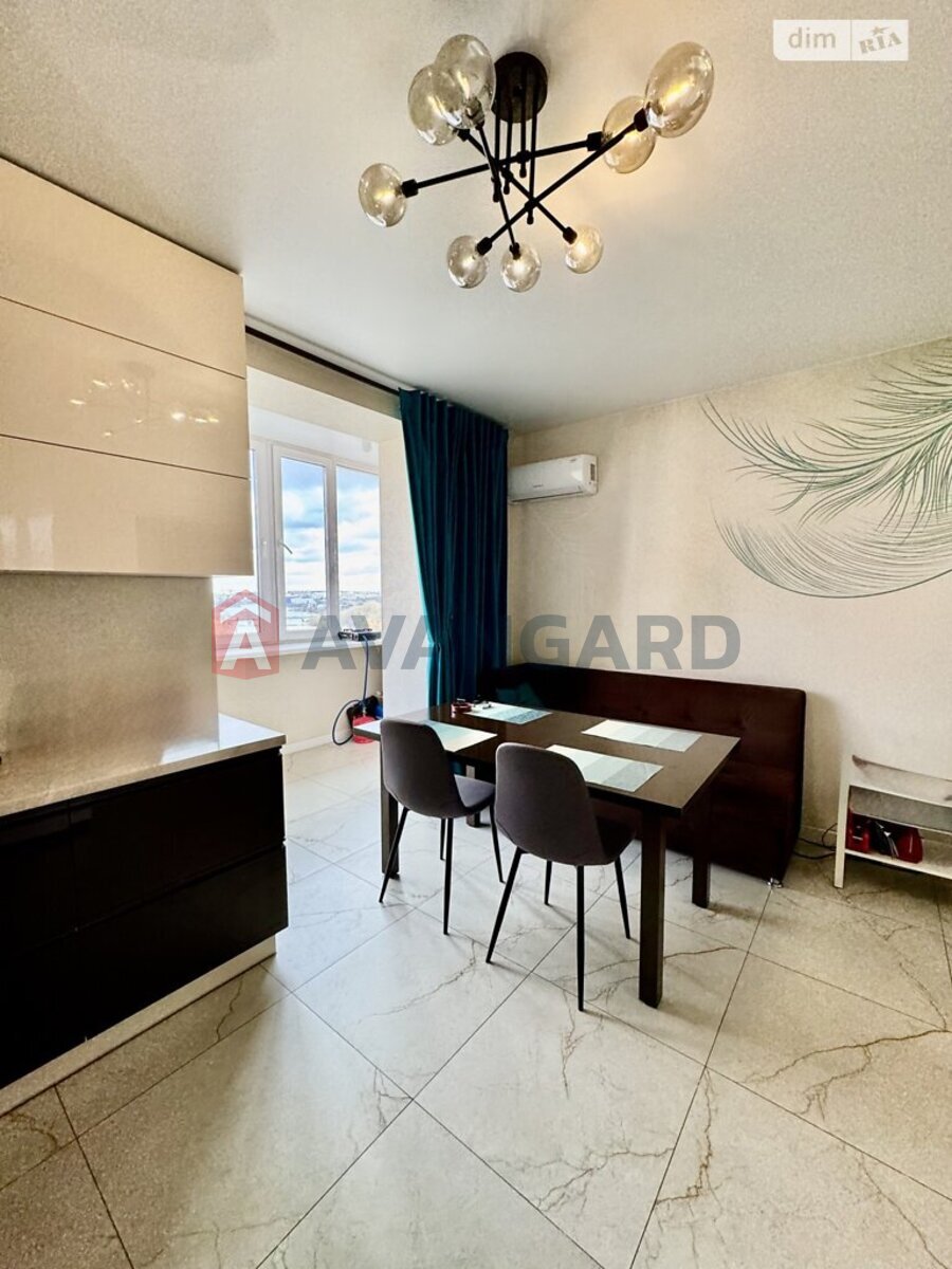 2 ��. ��������, 81/-/- ��. �., 8/12 ������ ���� 25