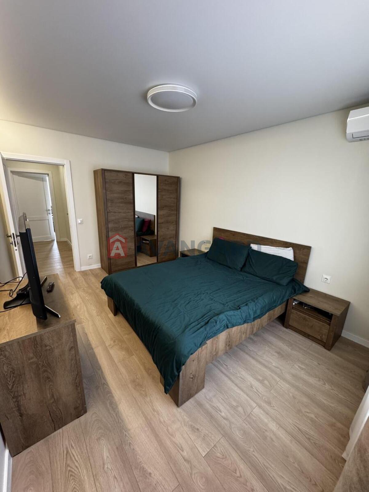 3 ����. ��������, 82/42/12 ��. �., 15/25 ���� ���� 3