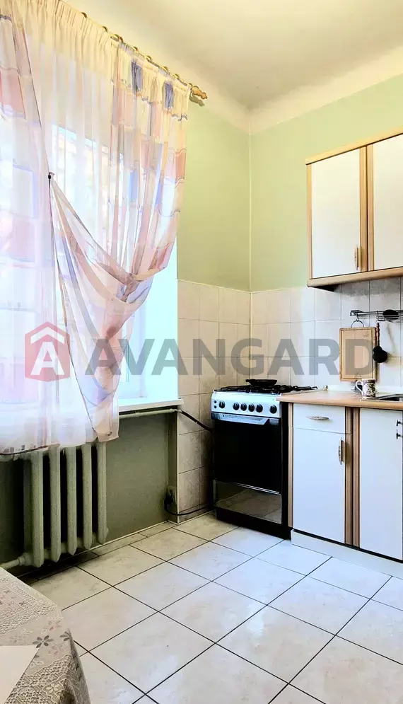 3 ��. ��������, 70/-/7 ��. �., 2/5 ������ ���� 8