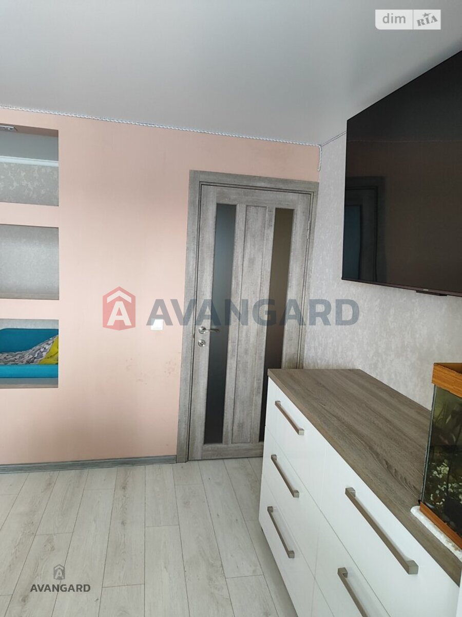 1 ��. ��������, 37/18/6 ��. �., 7/9 ������ ���� 14