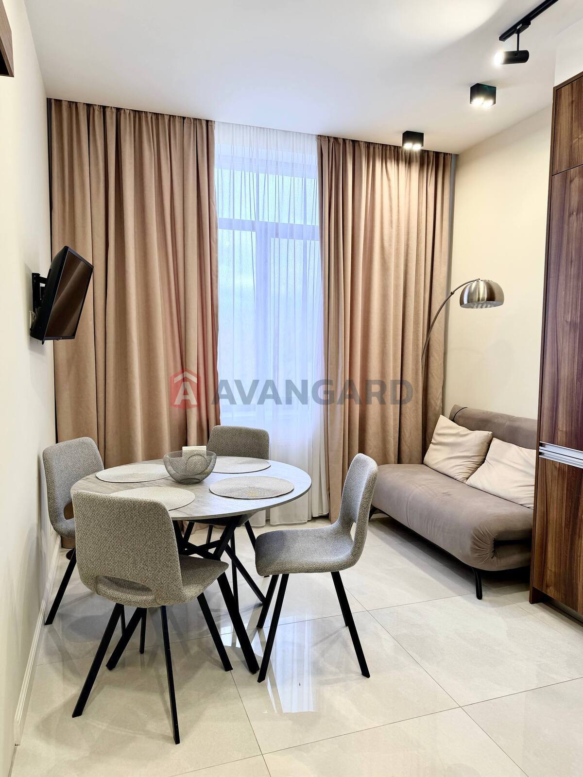 1 ��. ��������, 48/18/14 ��. �., 6/10 ������ ���� 1