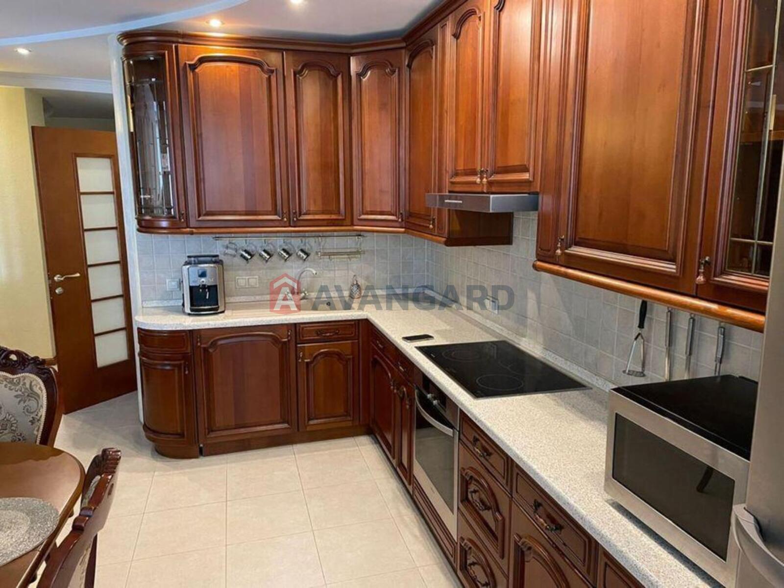 3 ��. ��������, 130/-/15 ��. �., 9/23 ������ ���� 1