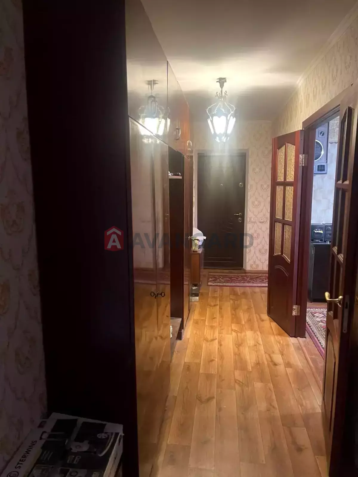 3 ����. ��������, 72/42/9 ��. �., 4/9 ���� ���� 8