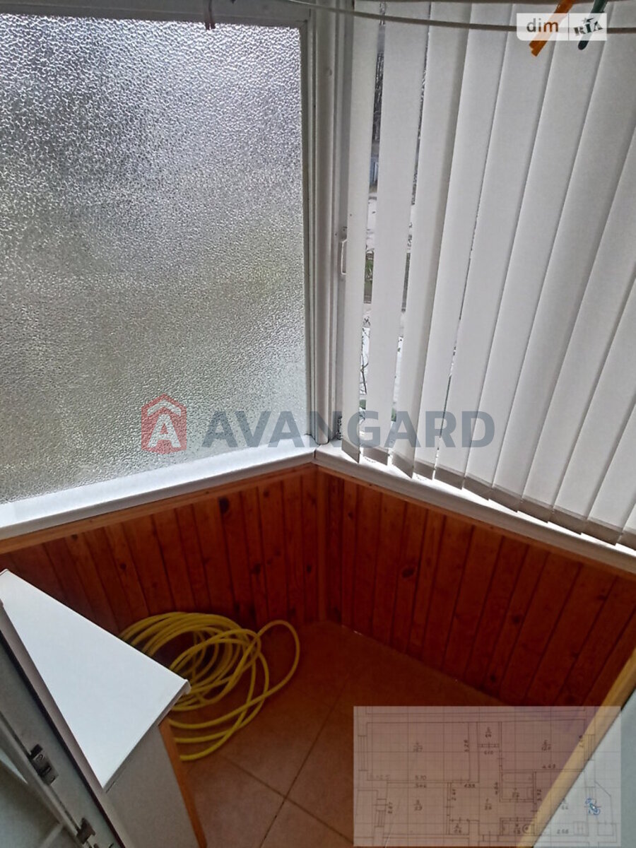 3 ��. ��������, 66/40/8 ��. �., 1/5 ������ ���� 23