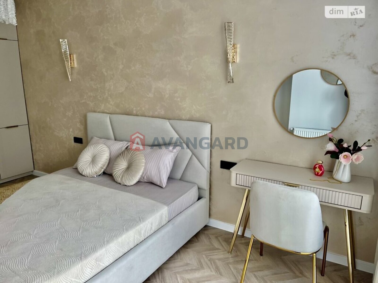 2 ����. ��������, 66/32/17 ��. �., 8/10 ���� ���� 6