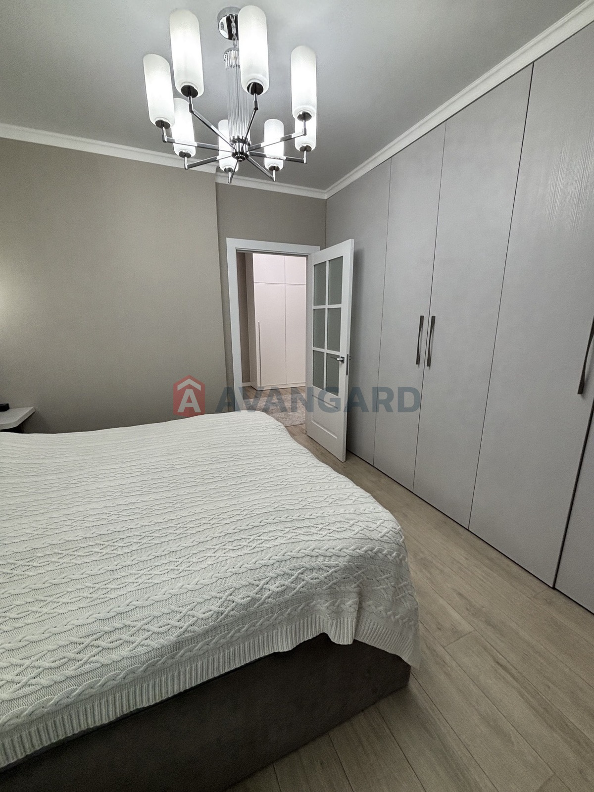 2 ��. ��������, 68/37/26 ��. �., 3/10 ������ ���� 13