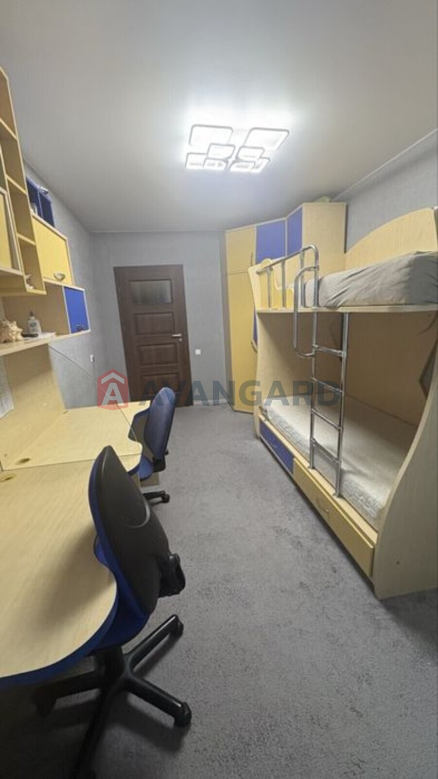 3 ��. ��������, 80/-/18 ��. �., 7/10 ������ ���� 8