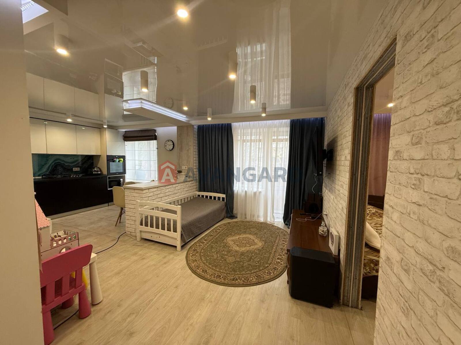 3 ����. ��������, 67/40/10 ��. �., 4/9 ���� ���� 3