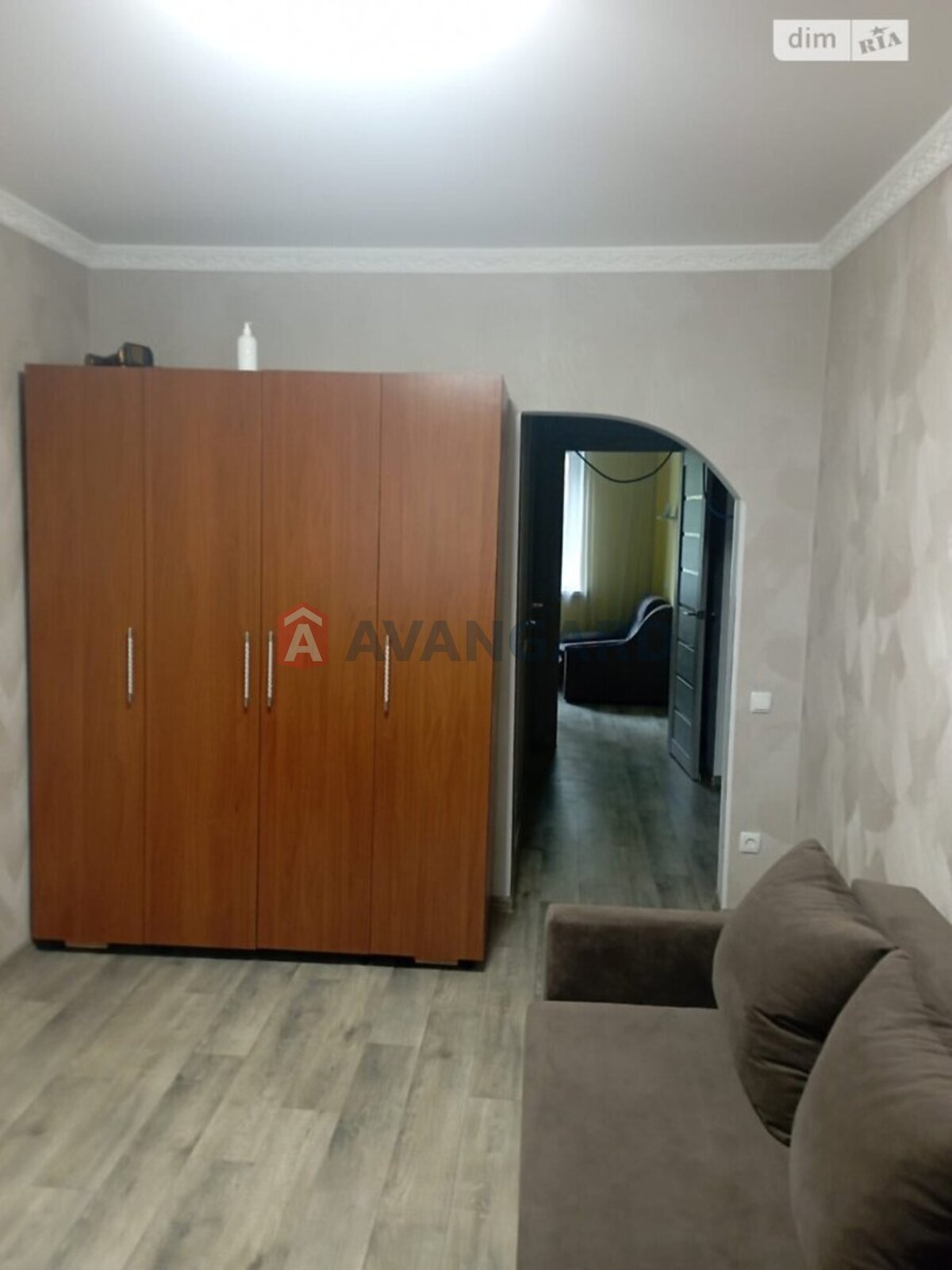 3 ����. ��������, 63/-/8 ��. �., 2/9 ���� ���� 10