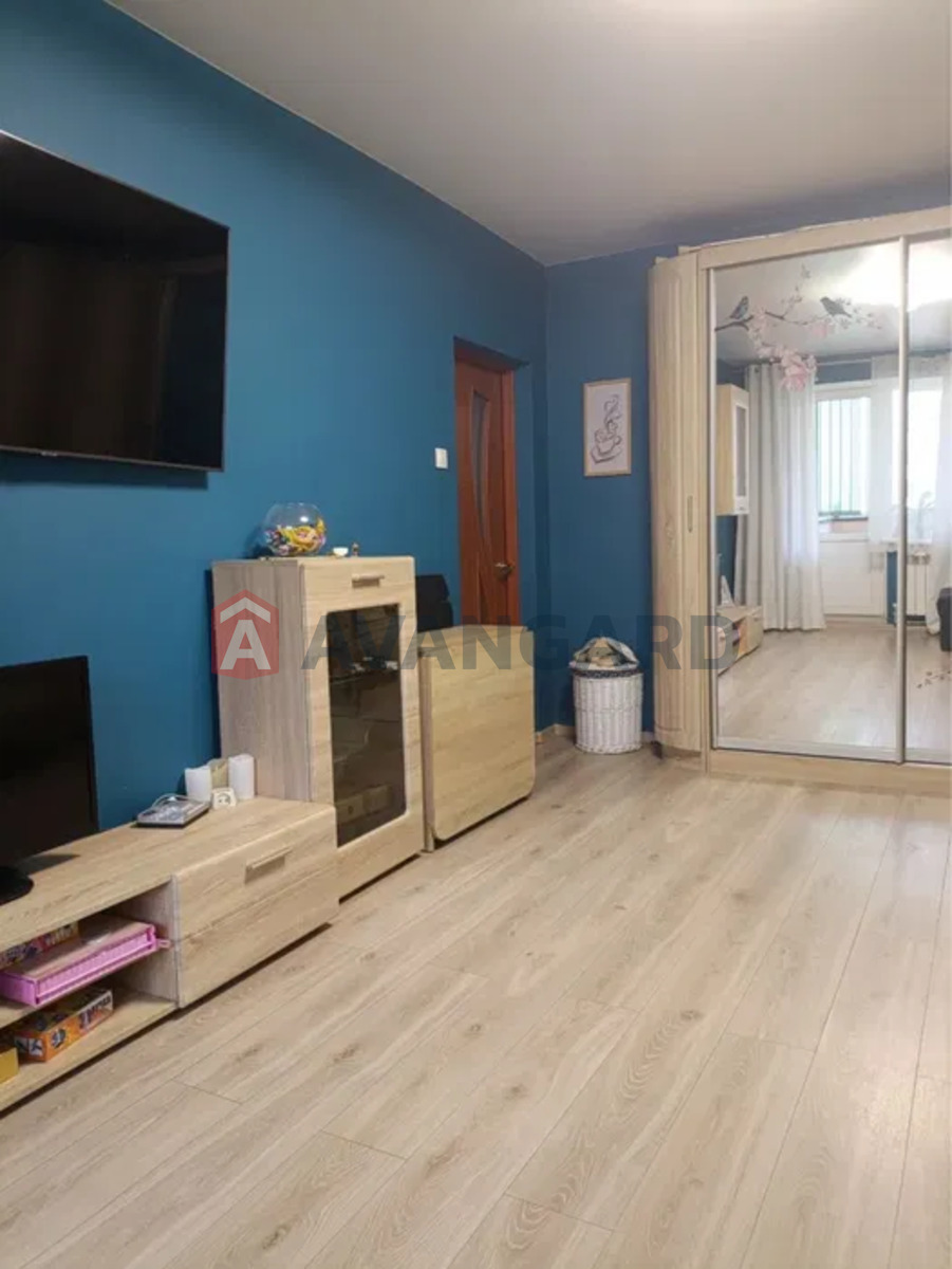 3 ��. ��������, 73/-/8 ��. �., 4/10 ������ ���� 3