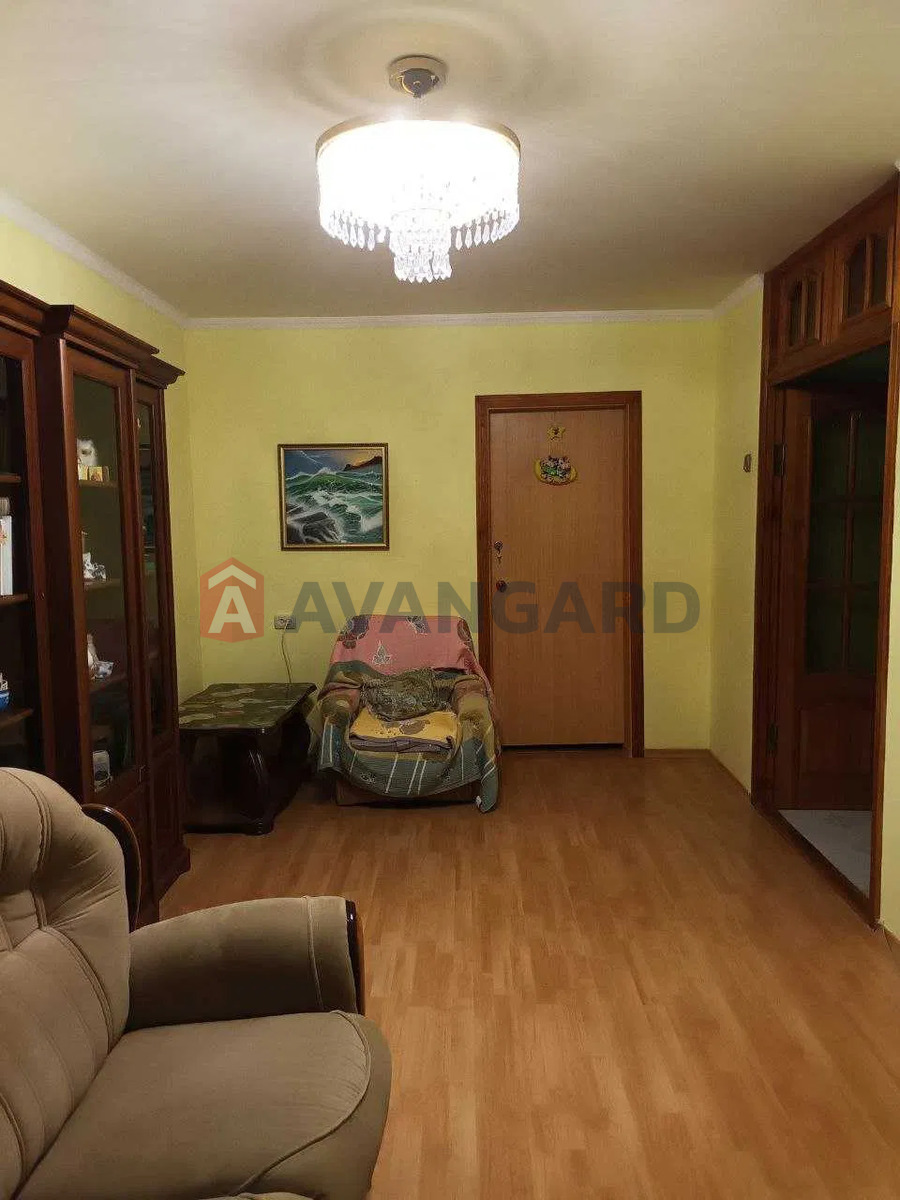 3 . , 69/-/8 . ., 8/9   8