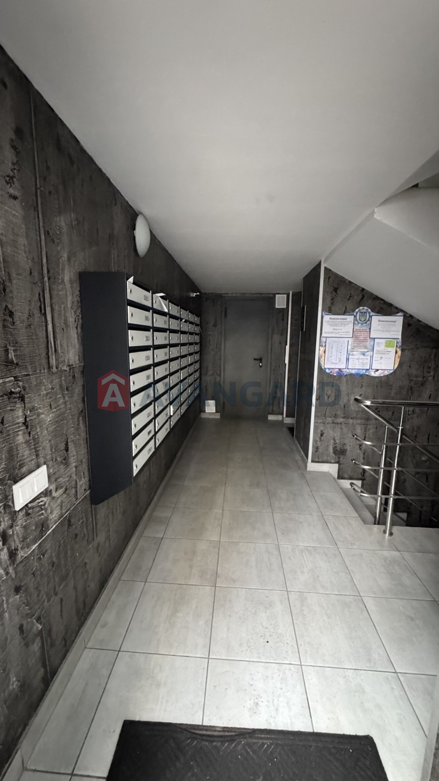 3 ����. ��������, 82,8/42,8/15,4 ��. �., 9/10 ���� ���� 13