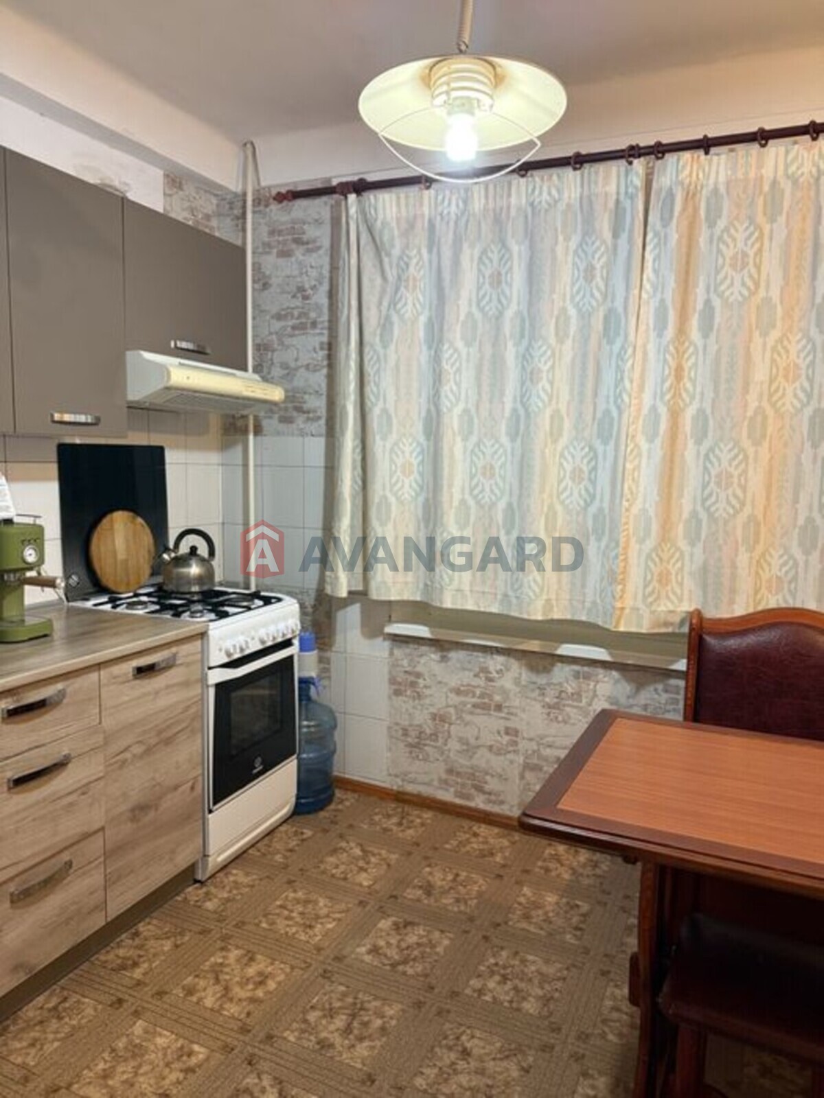 2 ��. ��������, 50/-/8 ��. �., 8/9 ������ ���� 5