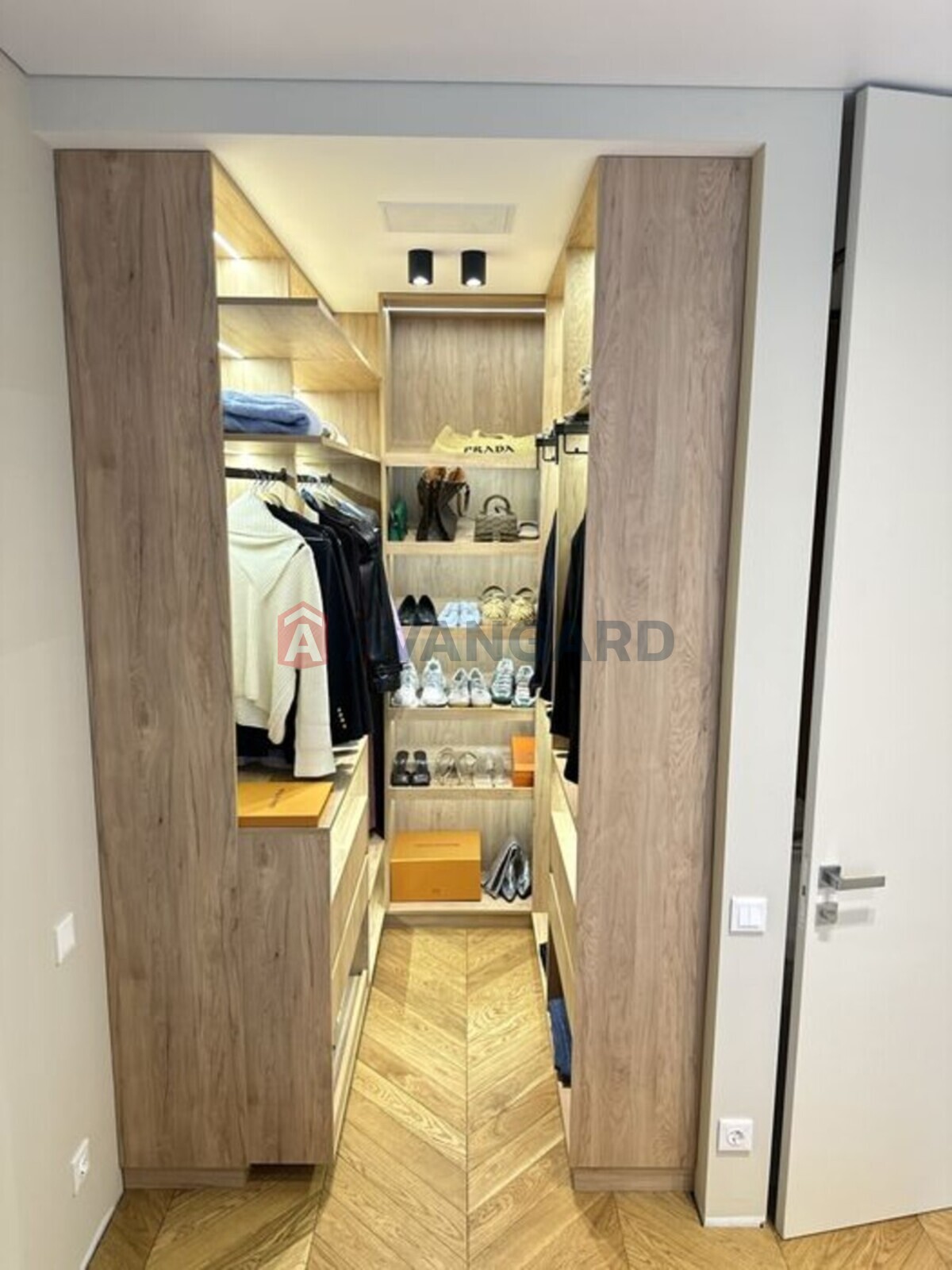 2 ��. ��������, 85/-/40 ��. �., 3/5 ������ ���� 11