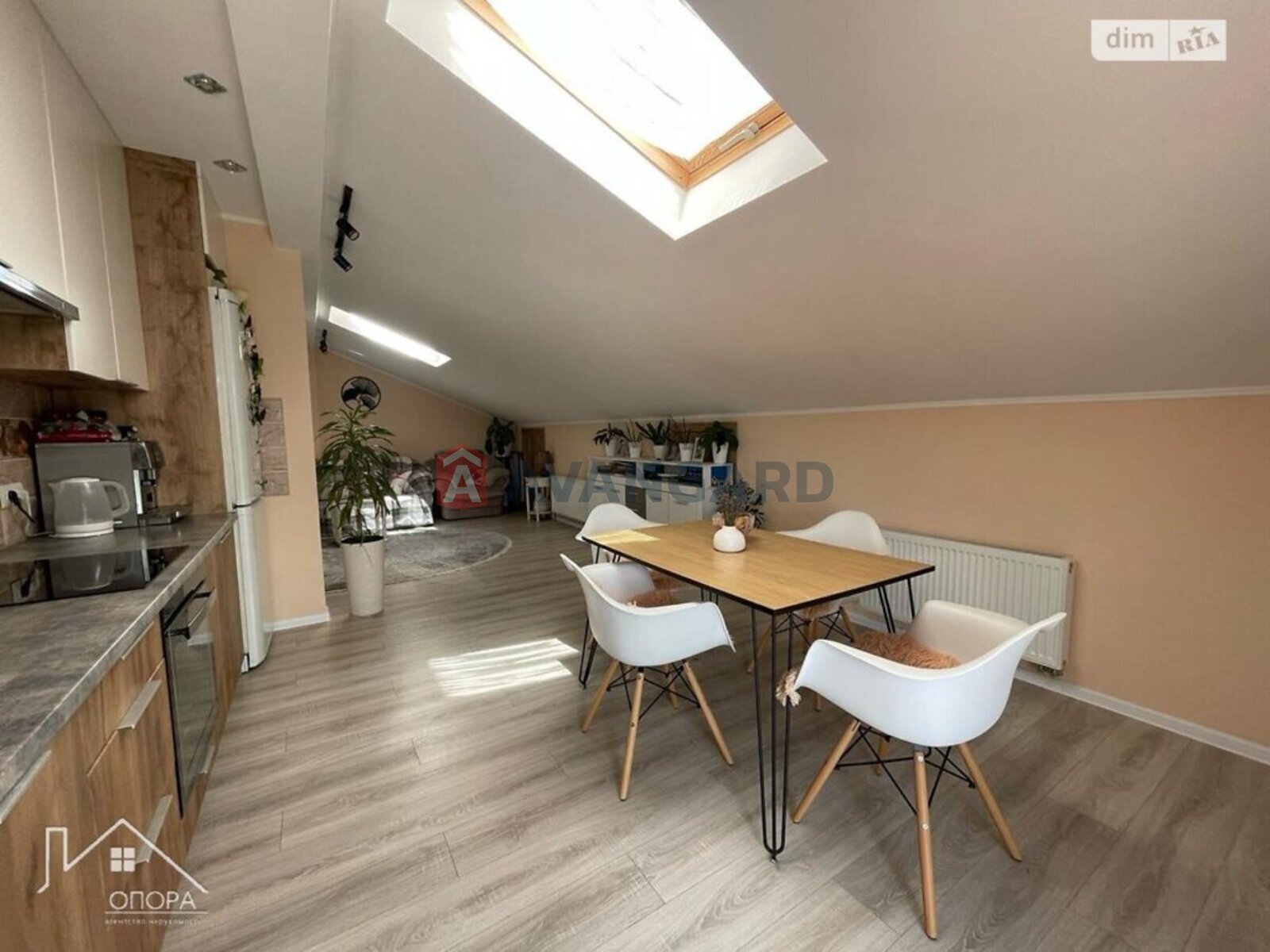 2 ��. ��������, 118/41/40 ��. �., 8/10 ������ ���� 3