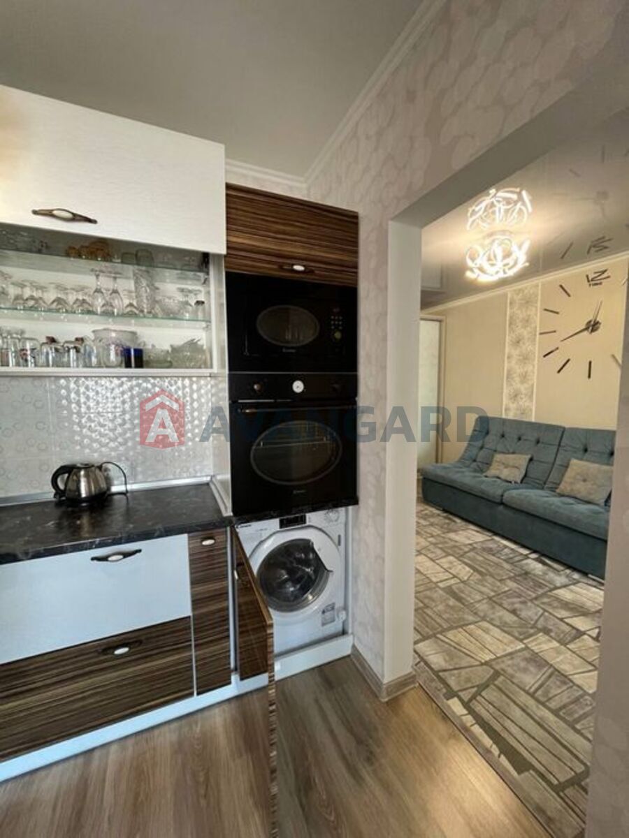 1 ��. ��������, 38/-/11 ��. �., 9/10 ������ ���� 17