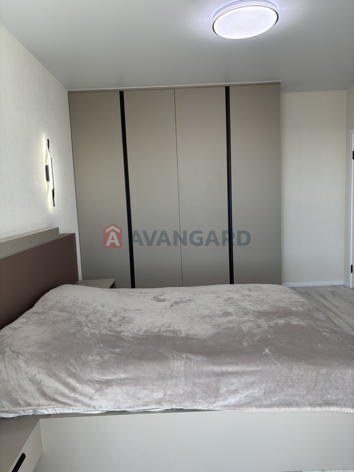 1 ��. ��������, 48,3/16,0/22,8 ��. �., 12/17 ������ ���� 8