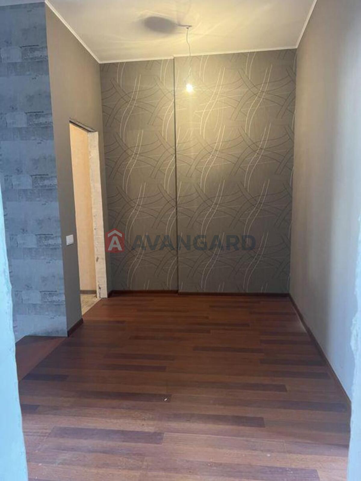 3 ����. ��������, 133/-/17 ��. �., 5/5 ���� ���� 9