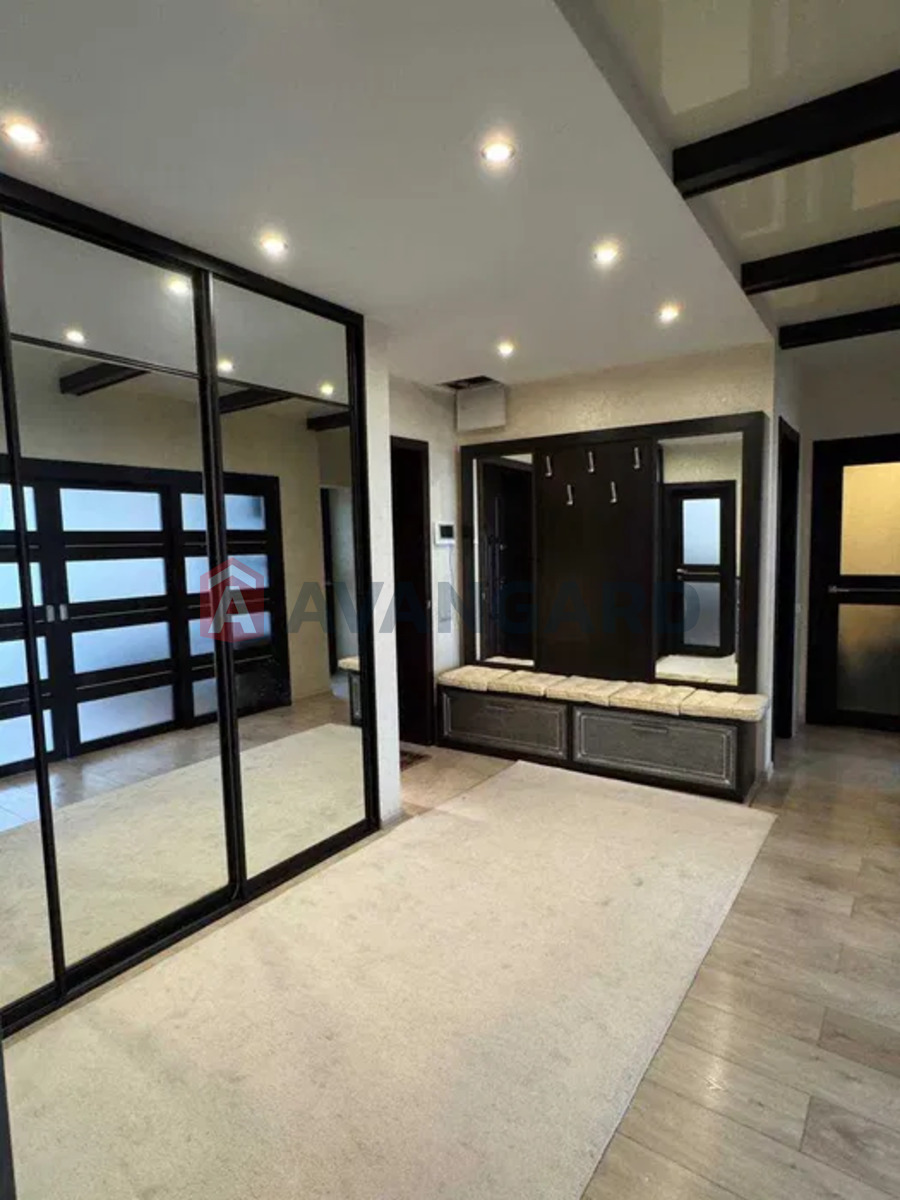 2 ��. ��������, 85/-/85 ��. �., 12/24 ������ ���� 11