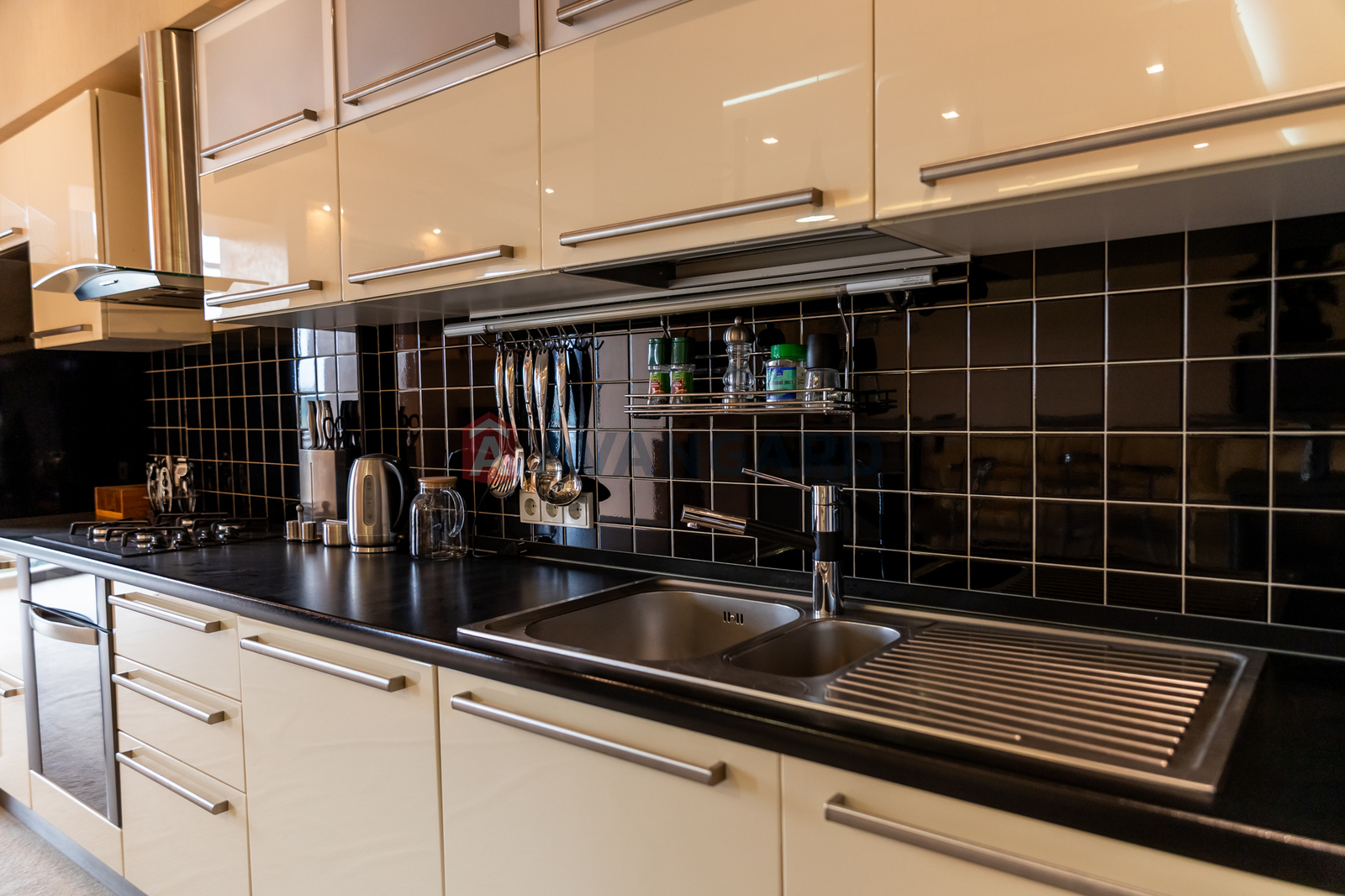 3 ����. ��������, 150/-/38 ��. �., 7/12 ���� ���� 7