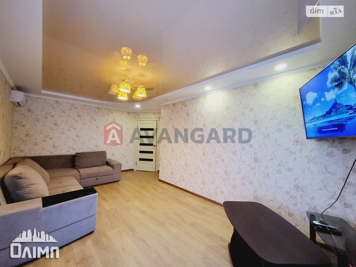 3 ��. ��������, 81/45/15 ��. �., 11/11 ������ ���� 7