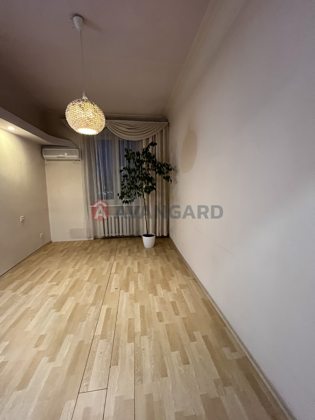 3 ��. ��������, 82/-/9 ��. �., 5/5 ������ ���� 16