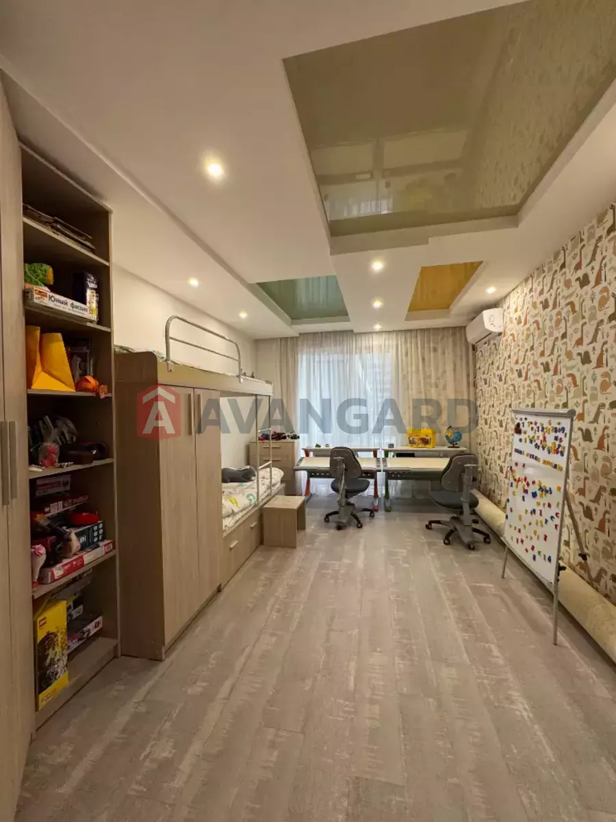 3 ��. ��������, 98/40/40 ��. �., 9/10 ������ ���� 12