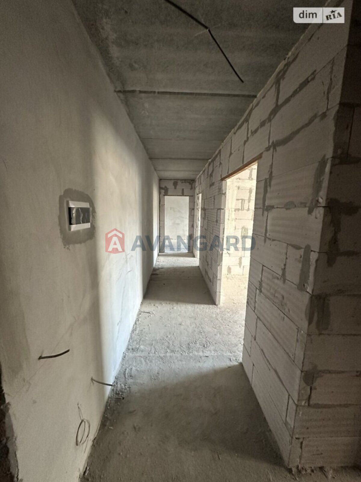 3 ��. ��������, 82/46/18 ��. �., 9/10 ������ ���� 4