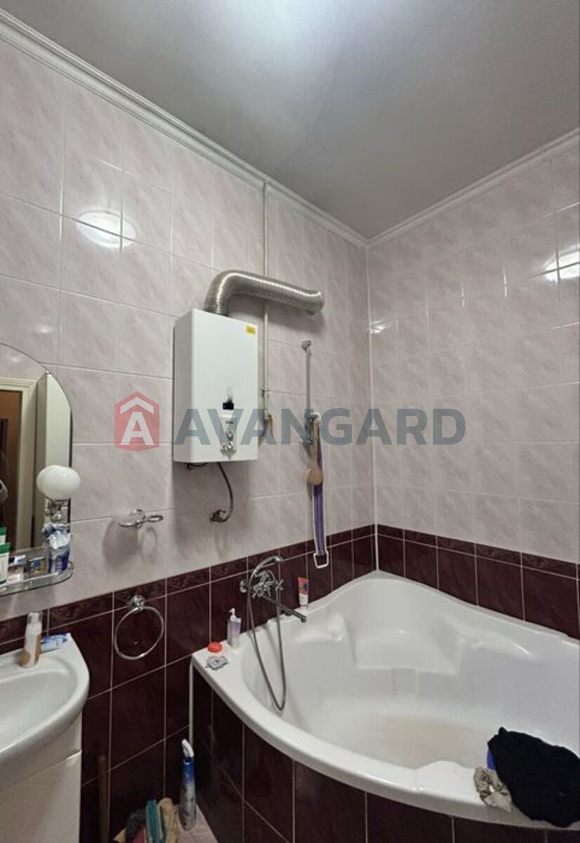 3 ��. ��������, 102/-/12 ��. �., 4/5 ������ ���� 8