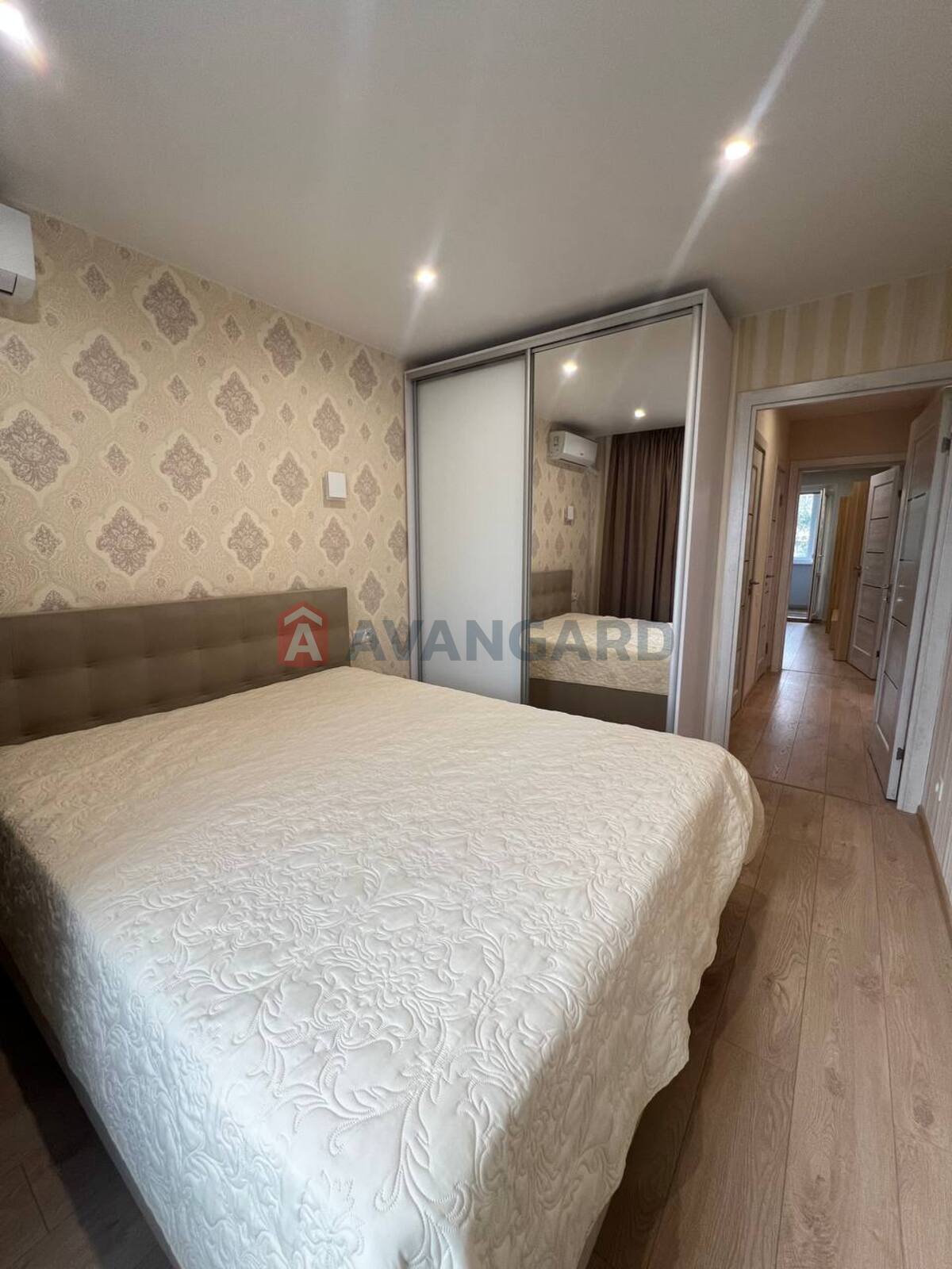 3 ��. ��������, 65/40/8 ��. �., 9/9 ������ ���� 7