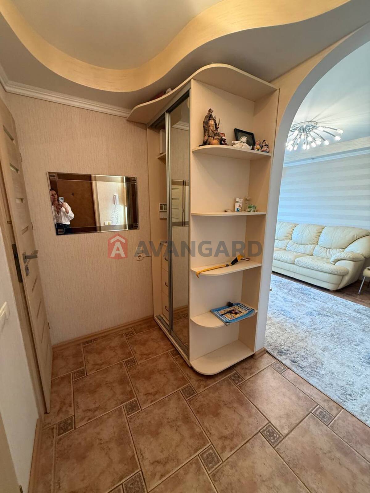 3 ����. ��������, 69/40/9 ��. �., 8/9 ���� ���� 14