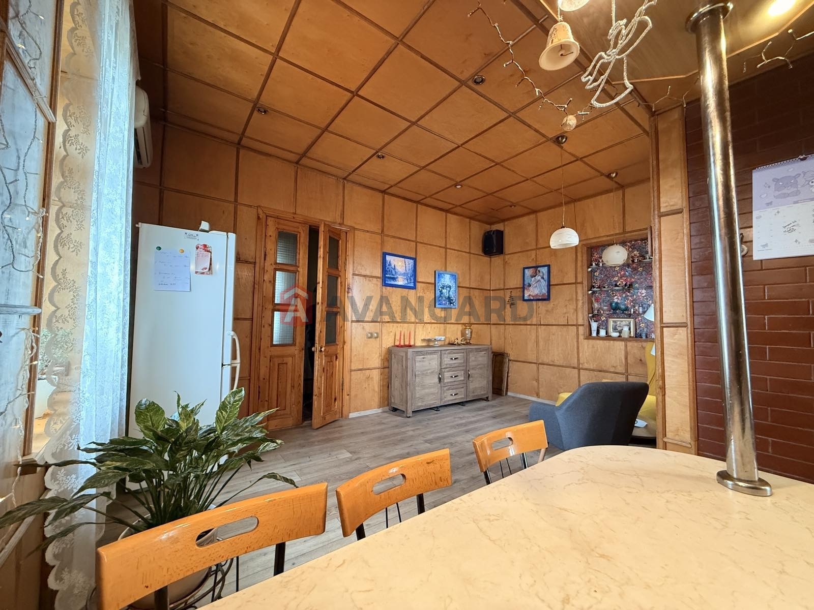 4 ��. ��������, 95/70/20 ��. �., 3/3 ������ ���� 8