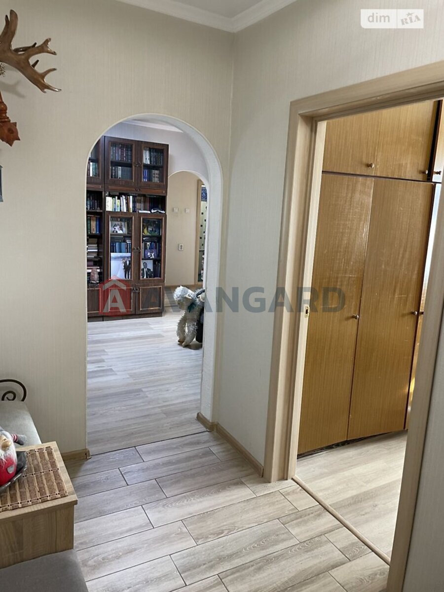 4 ����. ��������, 95/53/8 ��. �., 8/15 ���� ���� 6