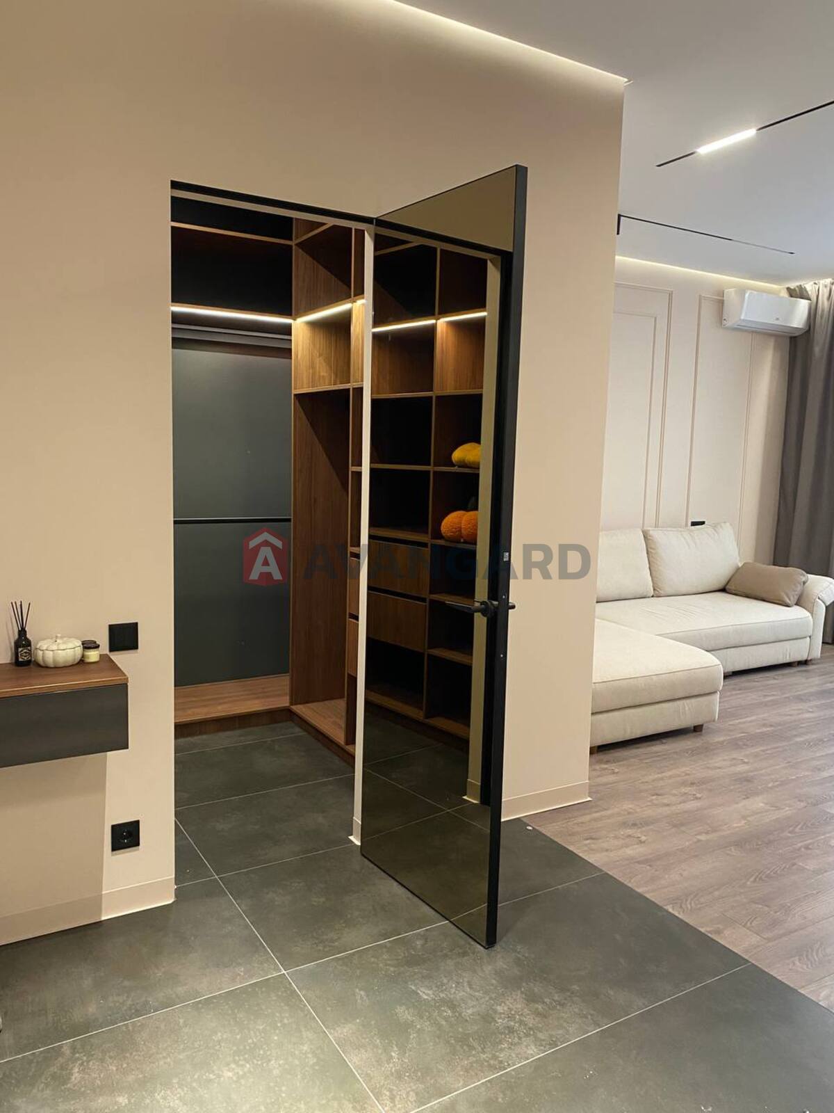 2 ��. ��������, 81/35/15 ��. �., 6/11 ������ ���� 10